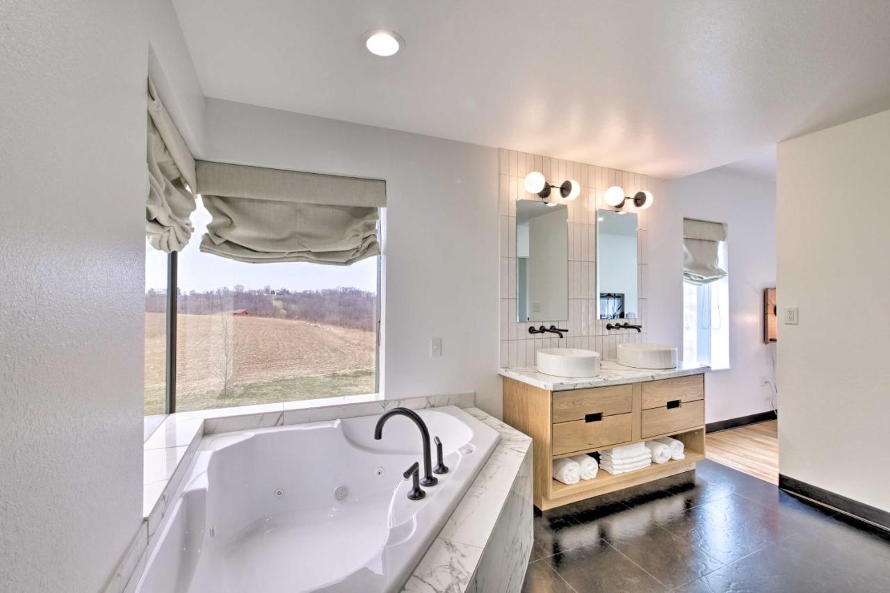 Luxe Amish Country Apartment With Rooftop Terrace! Millersburg Luaran gambar
